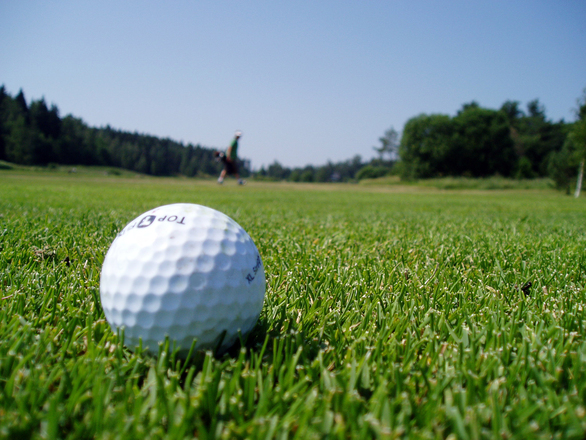 splitting tight fairways