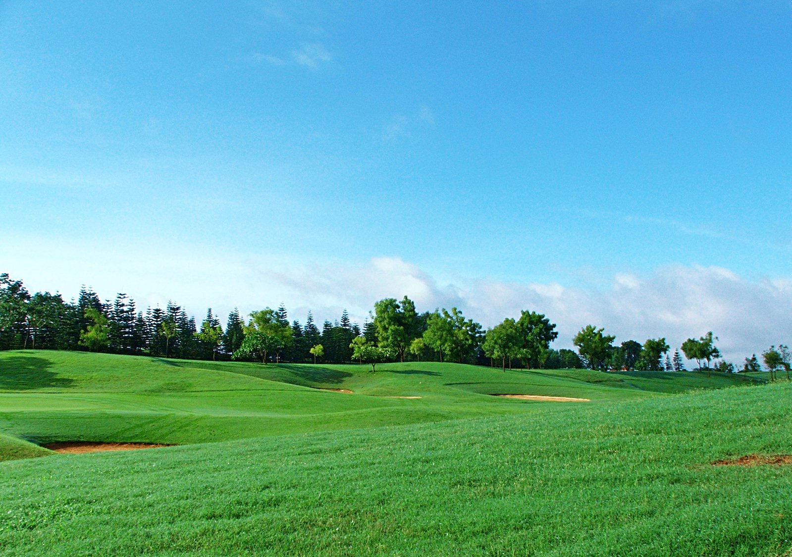 playing golf in hot conditions