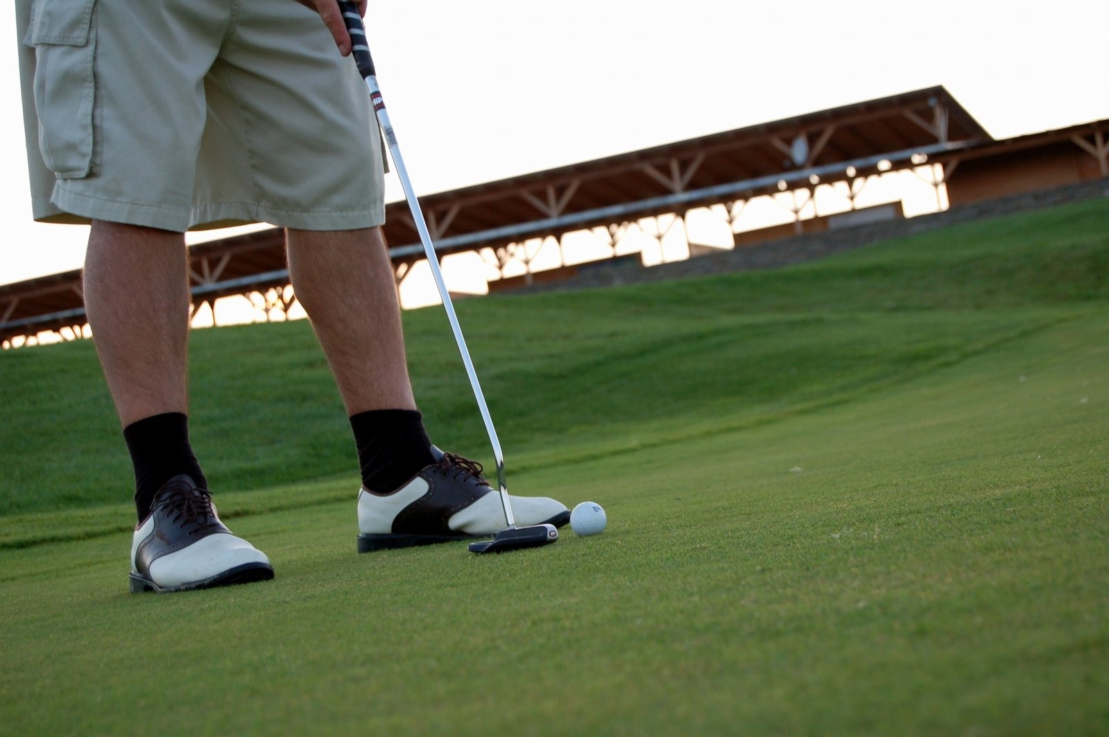 cleaning golf shoes